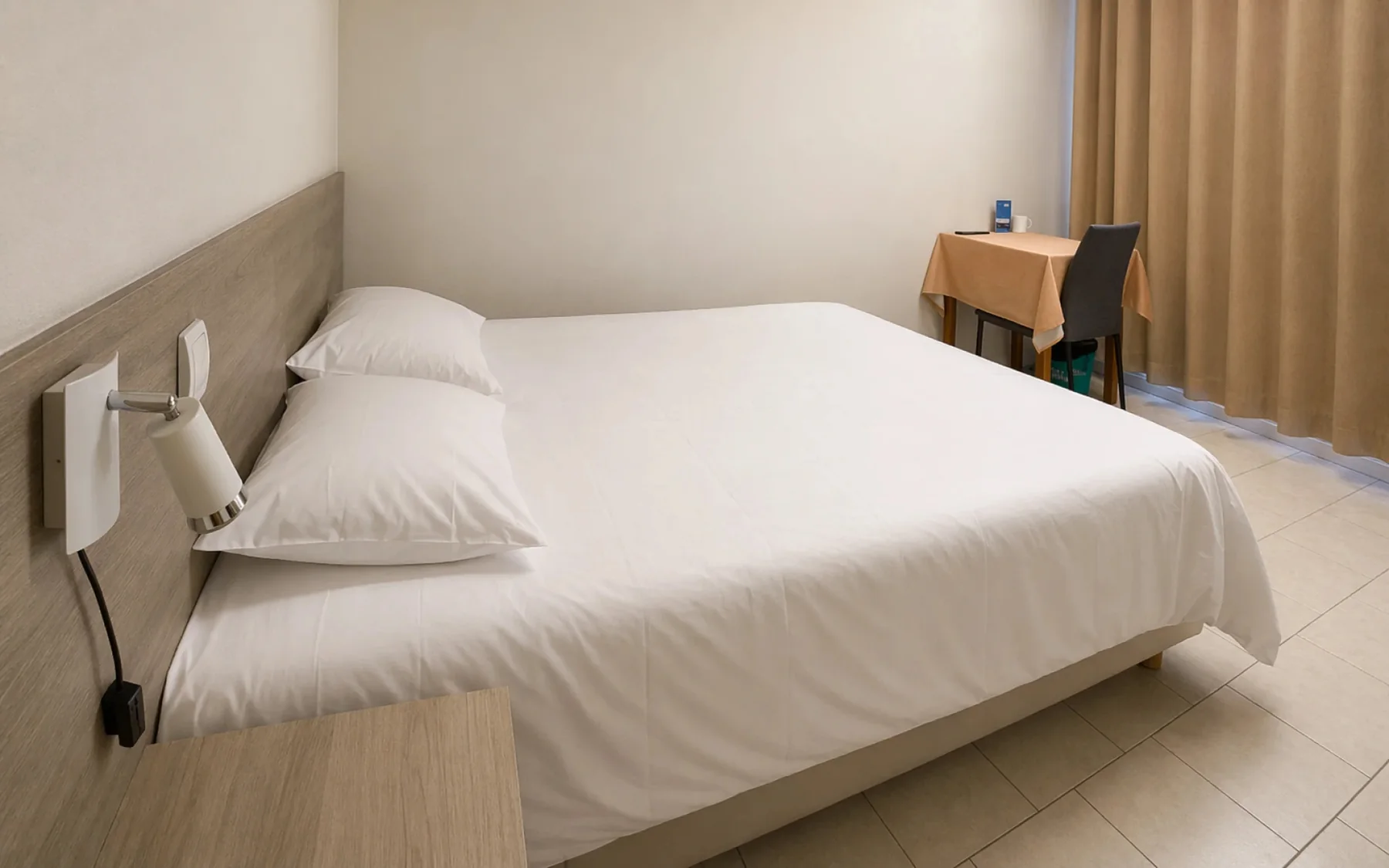 Chambre Standard hôtel proche CNPE Chinon Beaumont-en-Véron
